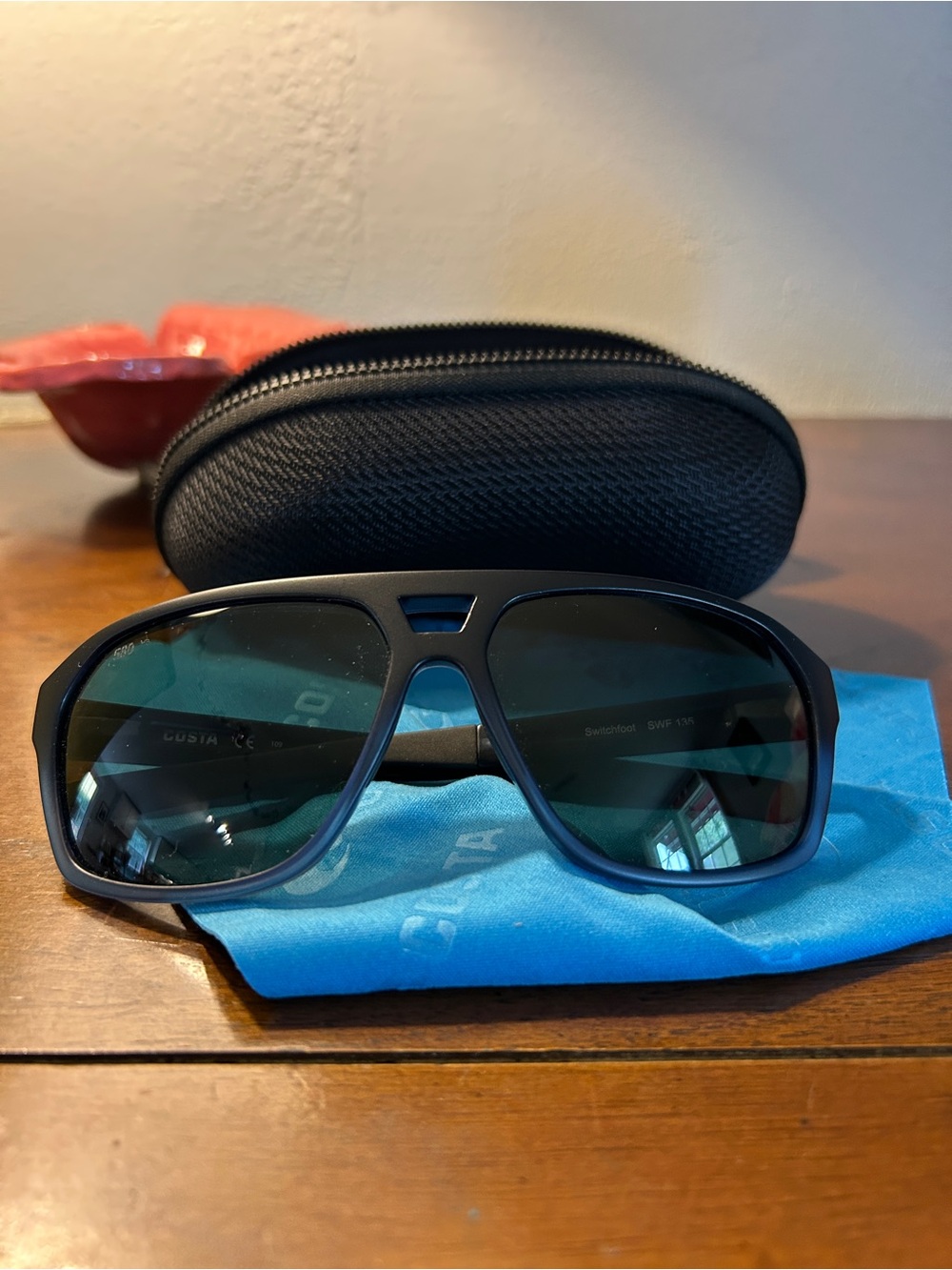 Adult Owned Costa Del Mar Switchfoot Sunglasses. Glass Lenses